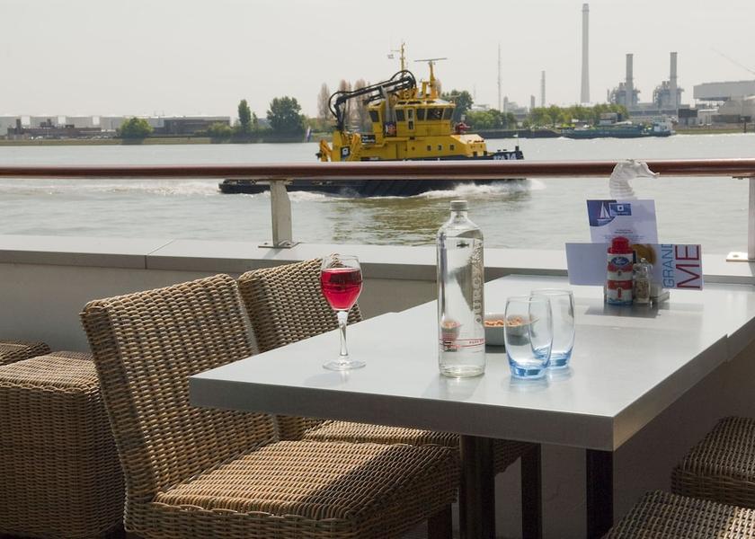 South Holland Vlaardingen Outdoor dining