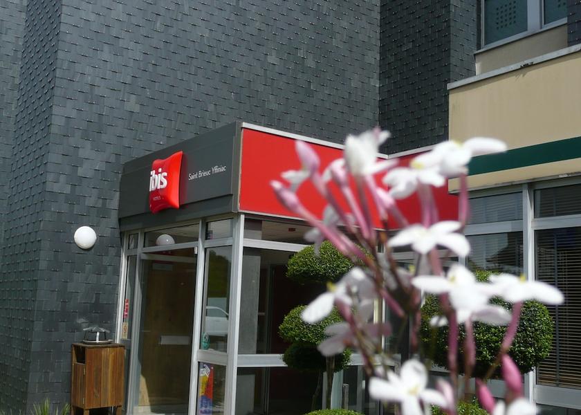 Brittany Yffiniac Entrance