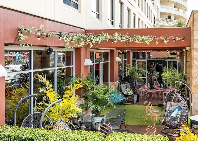 New South Wales Sydney Bar (on property)