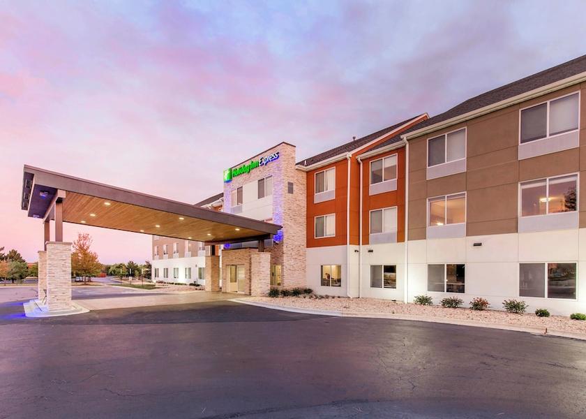 Illinois St. Charles Exterior Detail