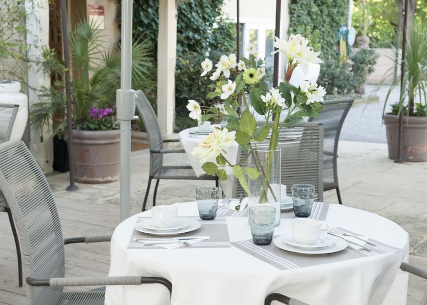 Occitanie Les Angles Outdoor Dining