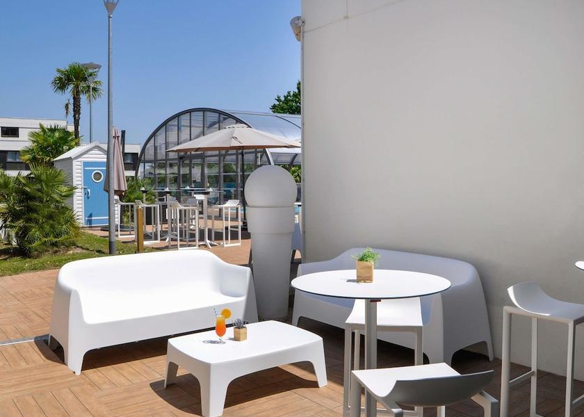 Pays de la Loire Carquefou Bar (on property)