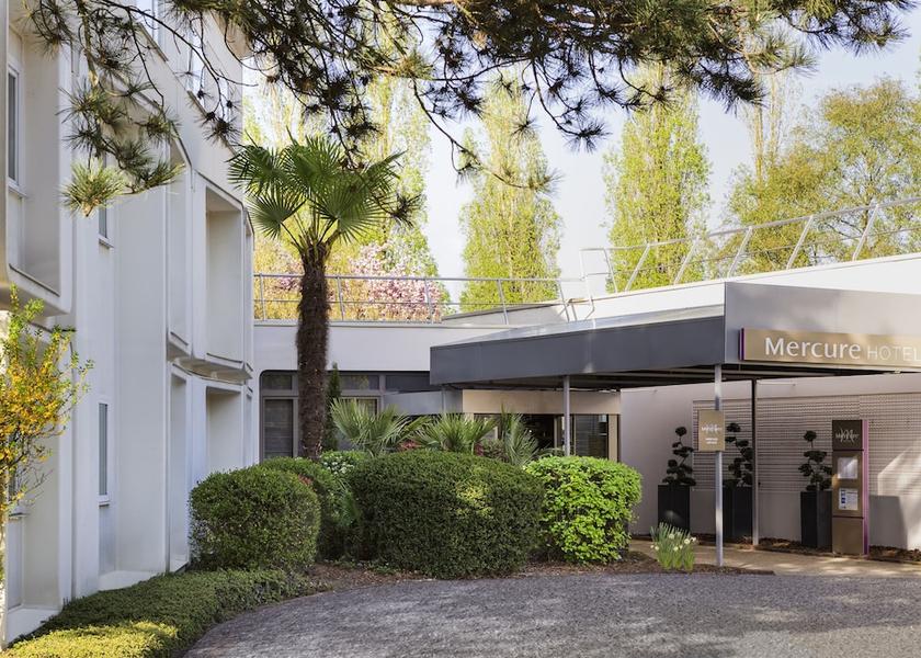 Ile-de-France Les Ulis Exterior Detail