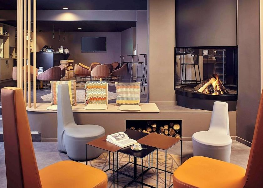 Ile-de-France Les Ulis Exterior Detail