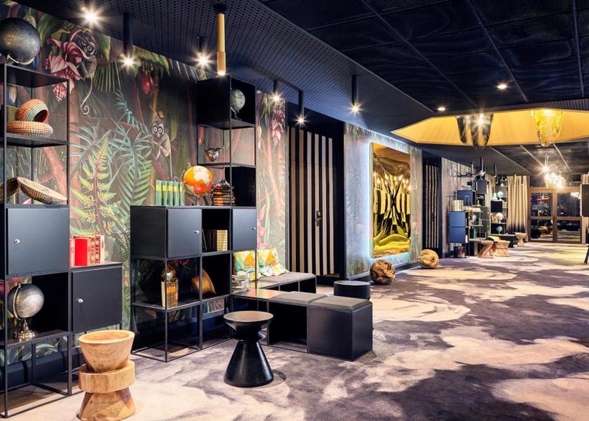 Ile-de-France Collegien meeting room / ballrooms