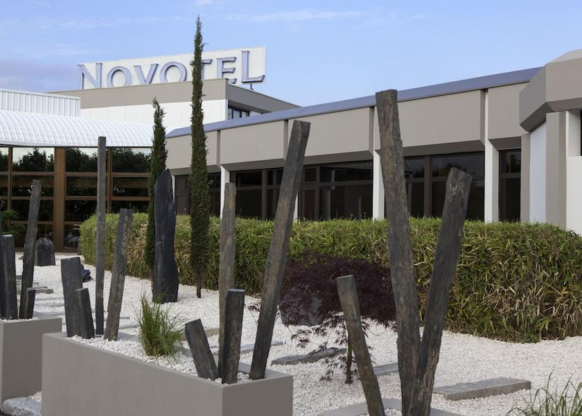 Île-de-France Collegien Building design