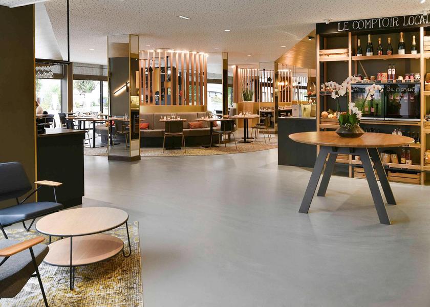 Ile-de-France Collegien interior view