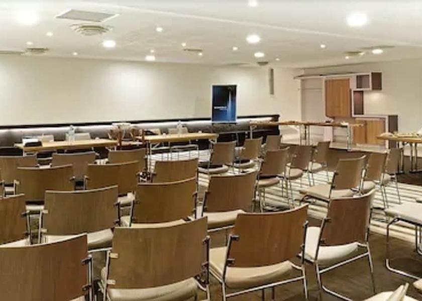  Cayenne Meeting Room