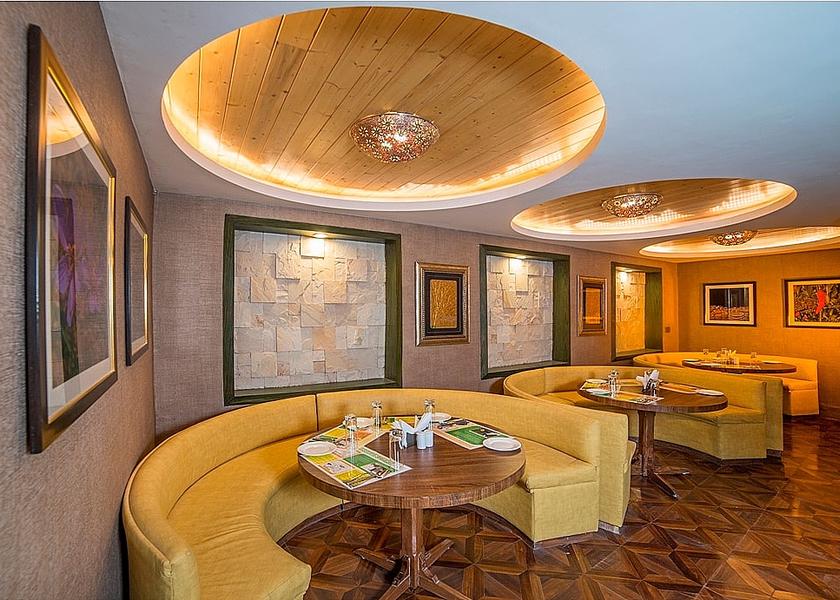 Jammu and Kashmir Srinagar Food & Dining