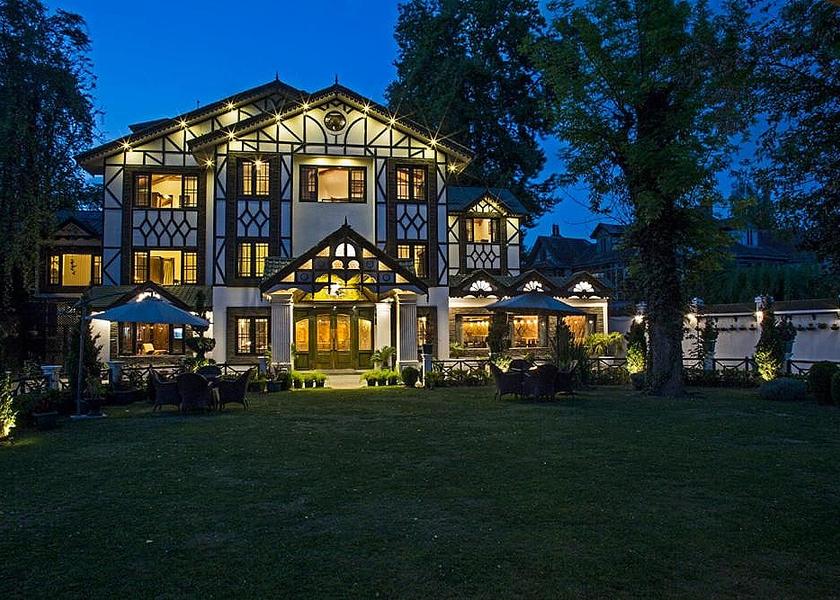 Jammu and Kashmir Srinagar Hotel Exterior