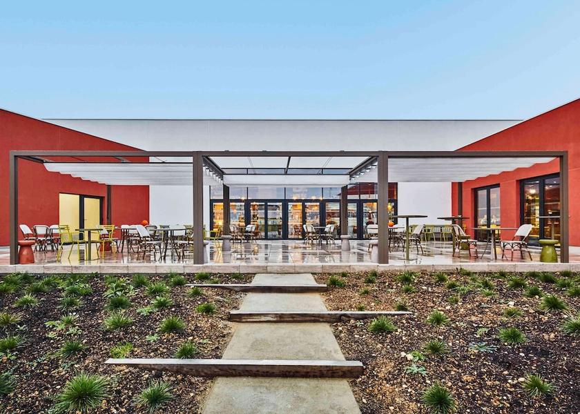 Ile-de-France Paray-Vieille-Poste Exterior Detail