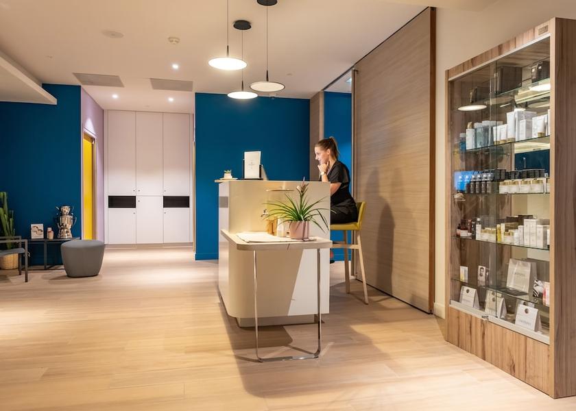 Île-de-France Magny-les-Hameaux Spa reception