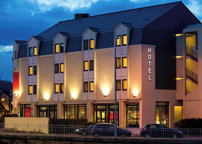 Pays de la Loire Le Mans Facade