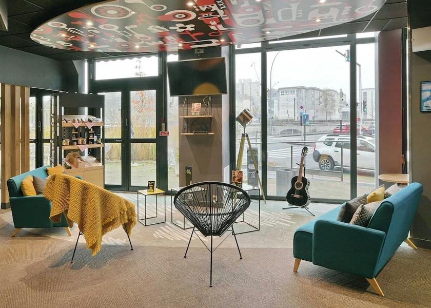 Pays de la Loire Le Mans Lobby