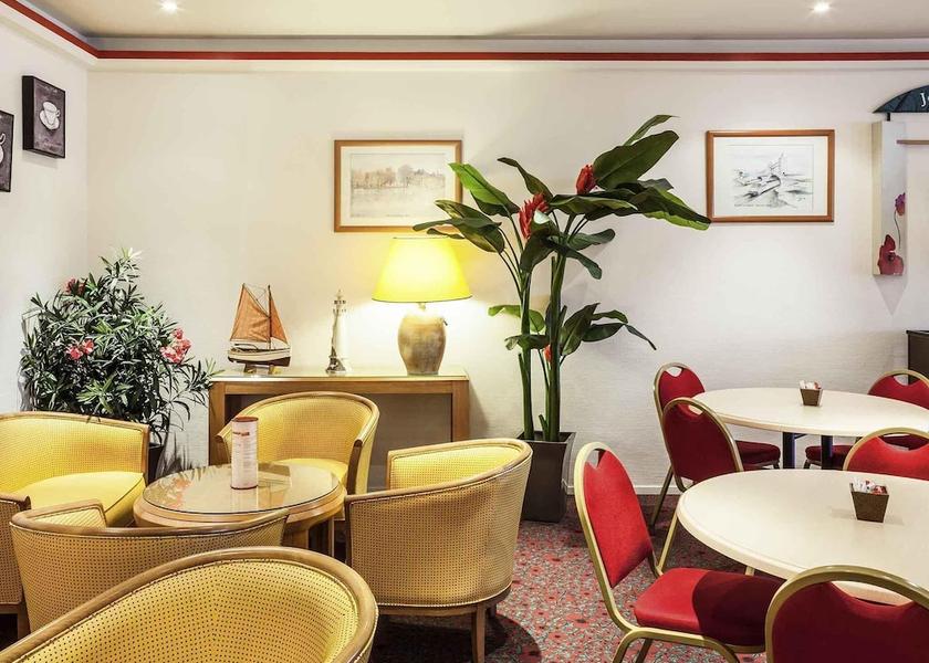 Nouvelle-Aquitaine Chatellerault Bar (on property)