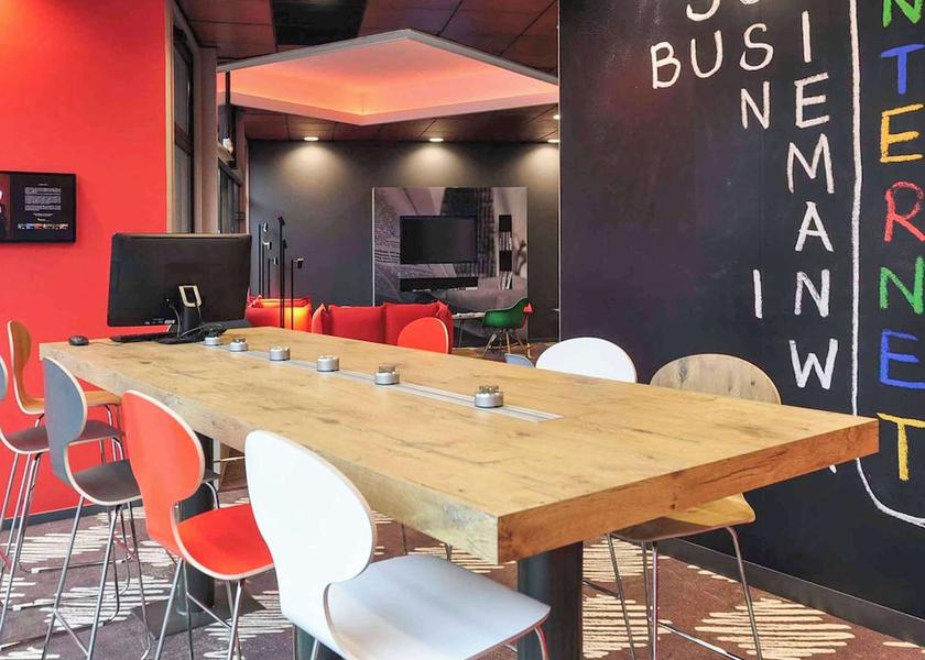 Auvergne-Rhone-Alpes Le Puy-en-Velay Meeting Room