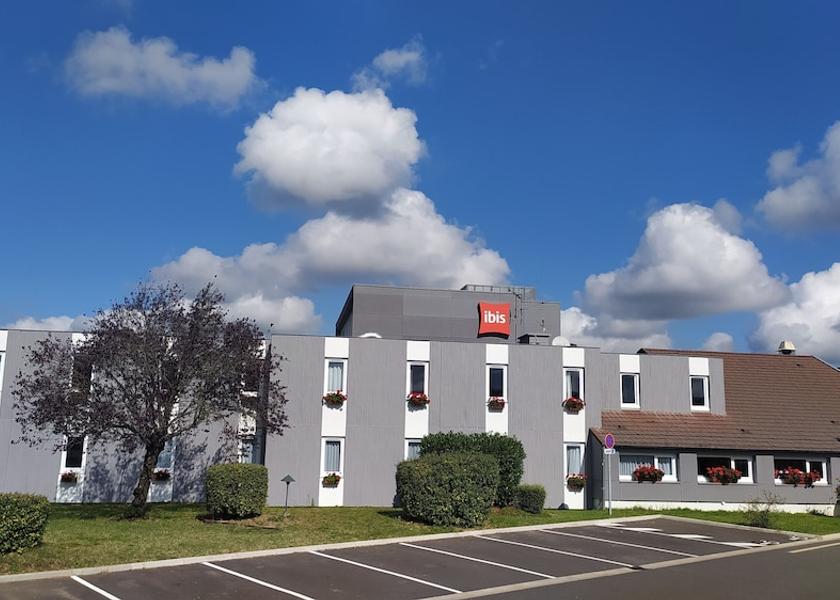 Auvergne-Rhone-Alpes Moulins Facade