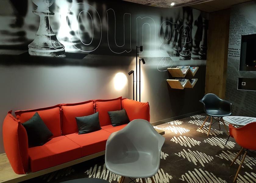 Grand Est Saint-Die Lobby