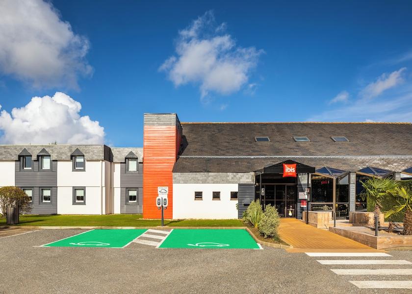 Electric vehicle charging station