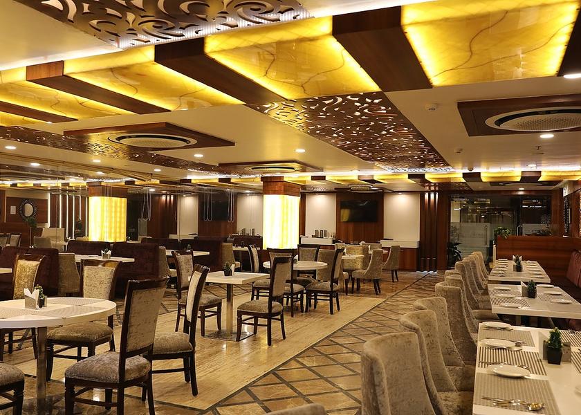 Uttar Pradesh Varanasi Food & Dining