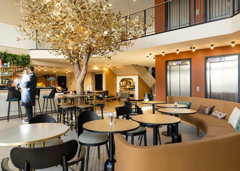 Île-de-France Suresnes Reception