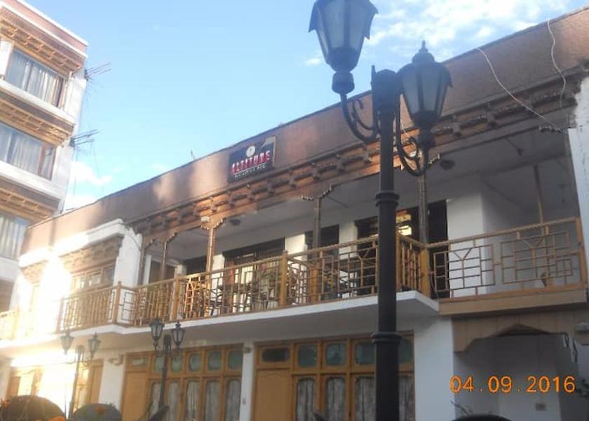 Ladakh Leh hotel singge palace ut wvz