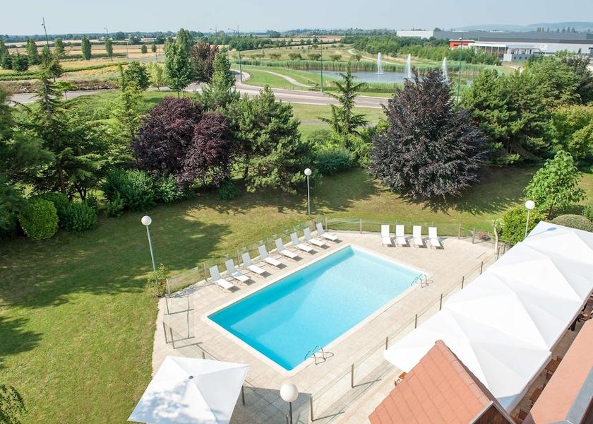 Bourgogne-Franche-Comte Beaune Pool