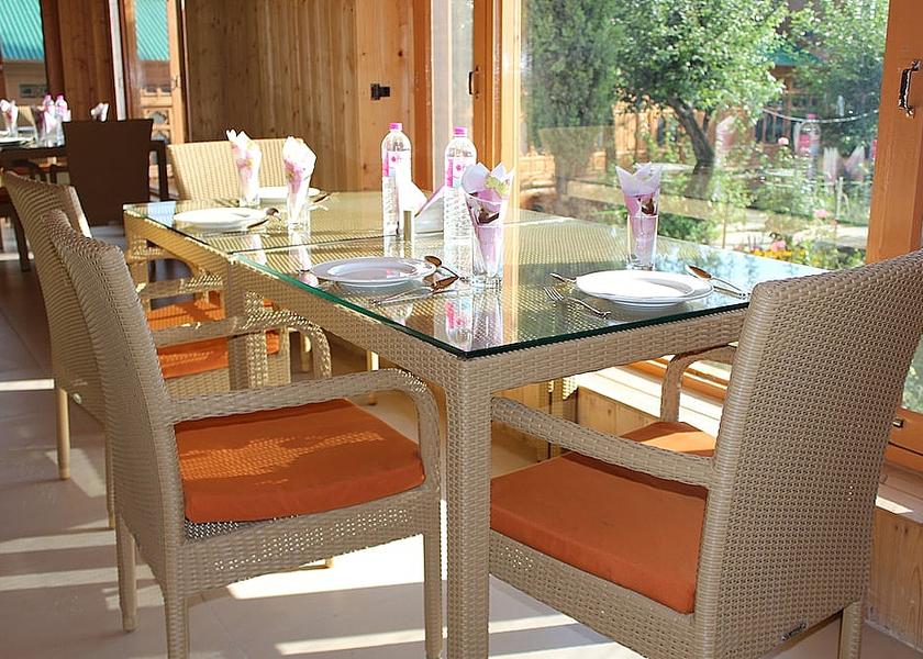 Jammu and Kashmir Srinagar Breakfast area