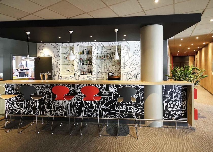 Île-de-France Noisy-le-Grand Bar (on property)