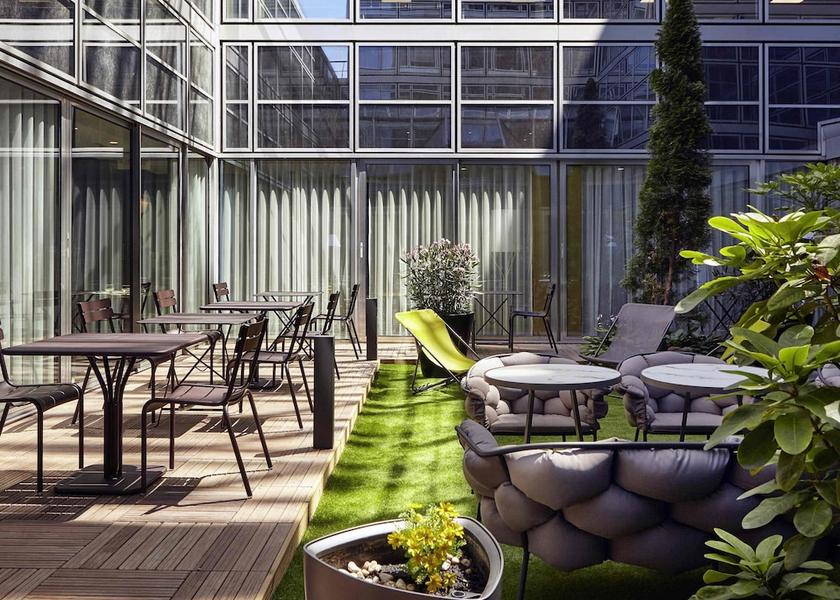 Île-de-France Nanterre Bar (on property)