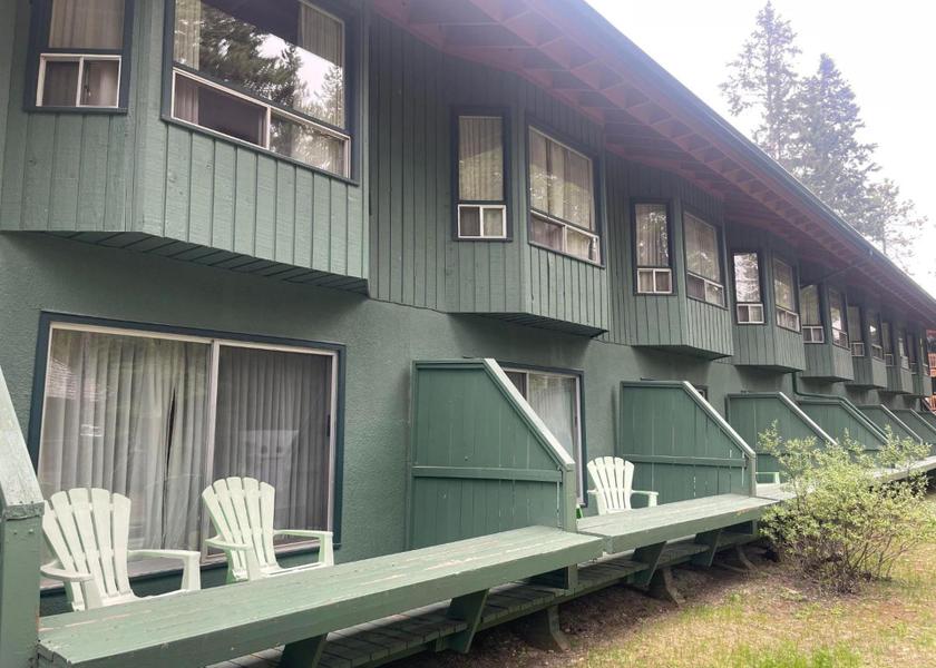 Alberta Lake Louise Hotel Exterior