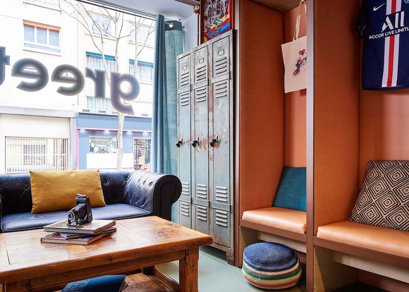 Île-de-France Boulogne-Billancourt Bar (on property)