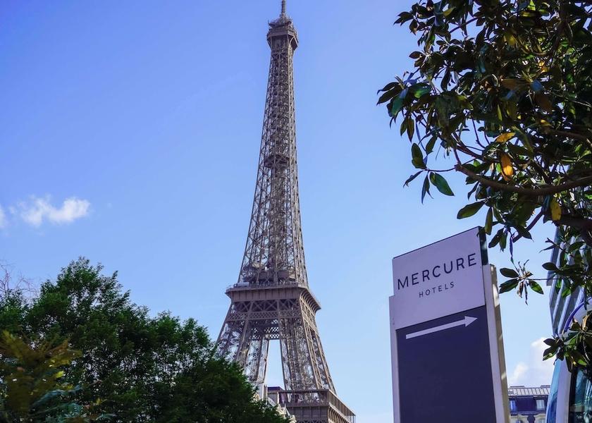 Ile-de-France Paris Exterior Detail