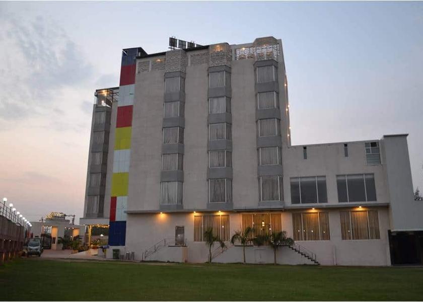 Rajasthan Kota Hotel 5 flowers one of the best marriage destinations in Kota. The hotel  only destination wedding venue in kota.