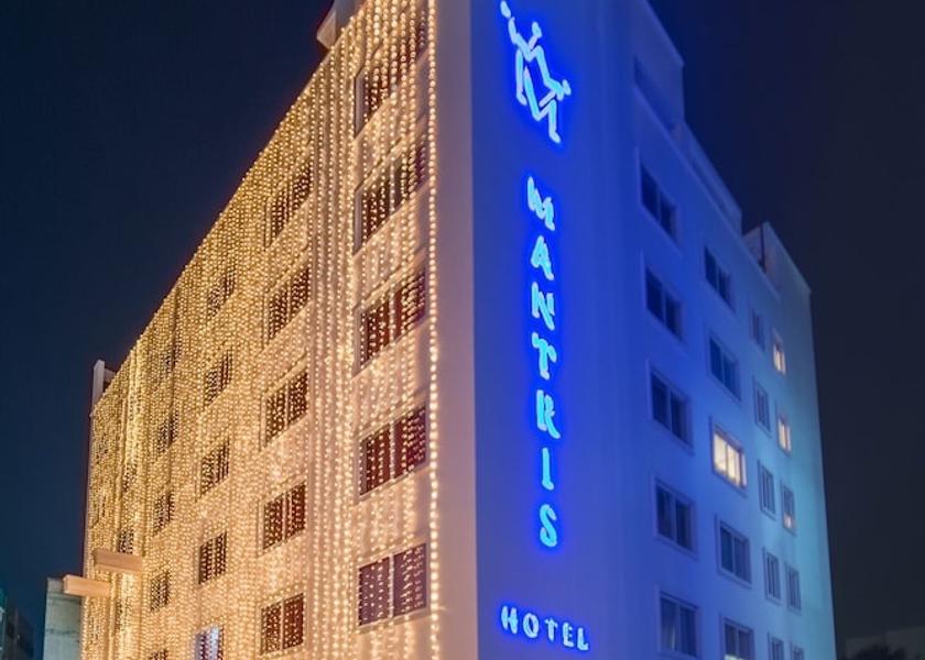 Andhra Pradesh Visakhapatnam Front of property - evening/night