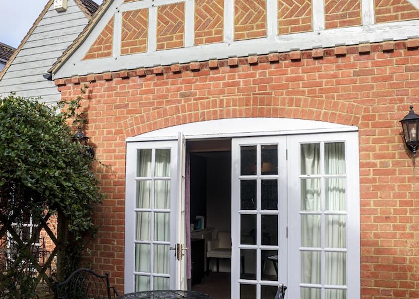 England Horley Exterior Detail
