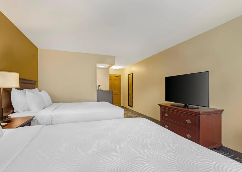 Iowa Clive 2 Queen Beds, Nonsmoking