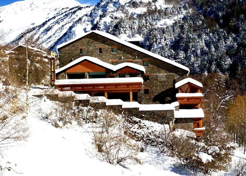  El Serrat Exterior Detail