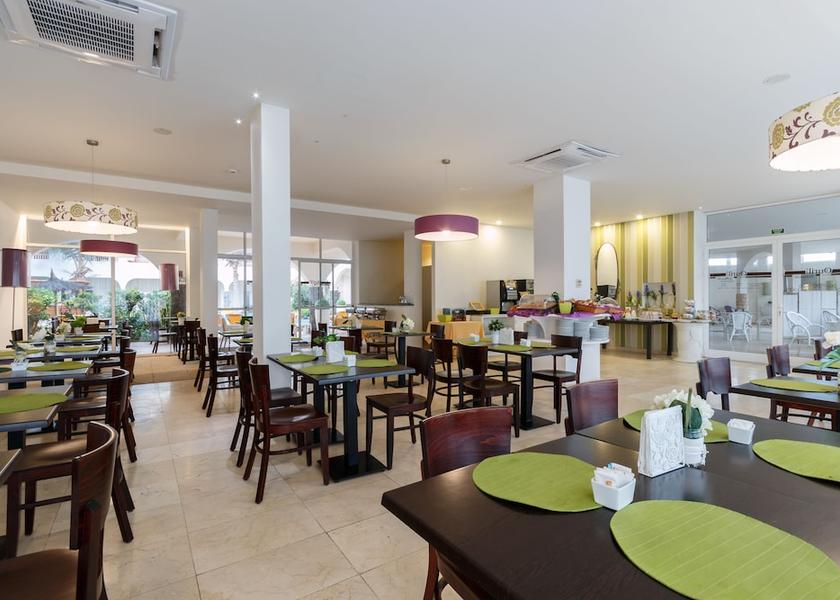  Sal Dining Area