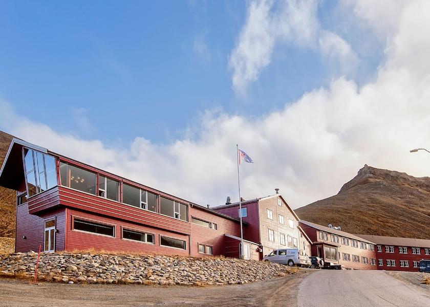  Longyearbyen Facade