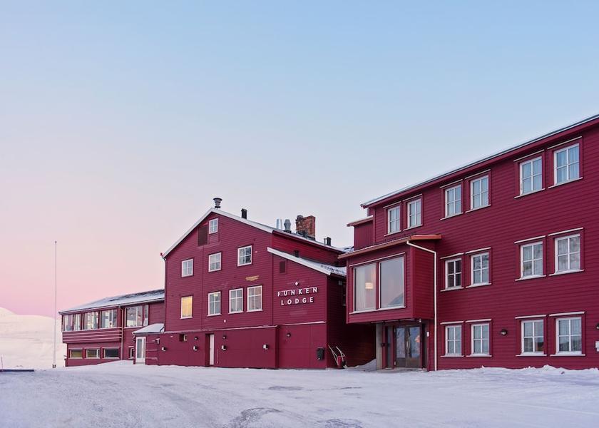  Longyearbyen Facade
