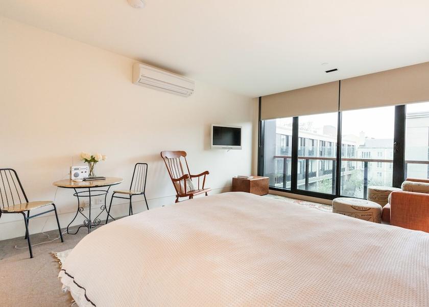 Victoria Melbourne Room