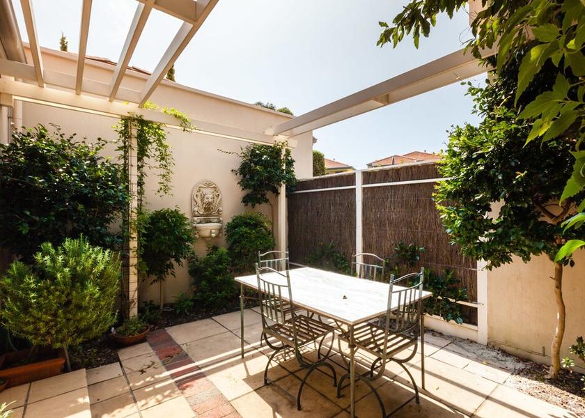 Victoria Melbourne Terrace