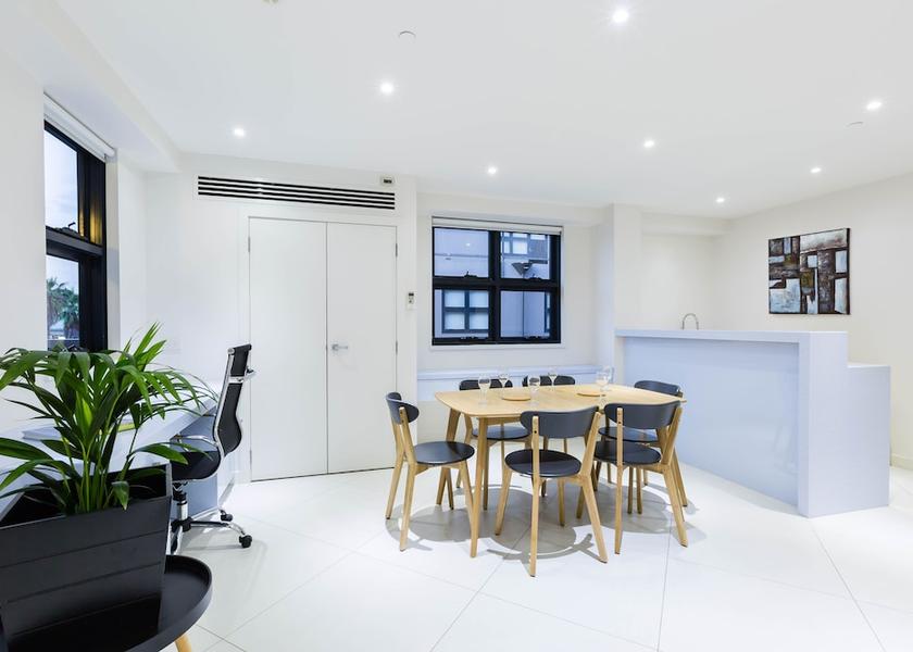 Victoria Port Melbourne In-Room Dining