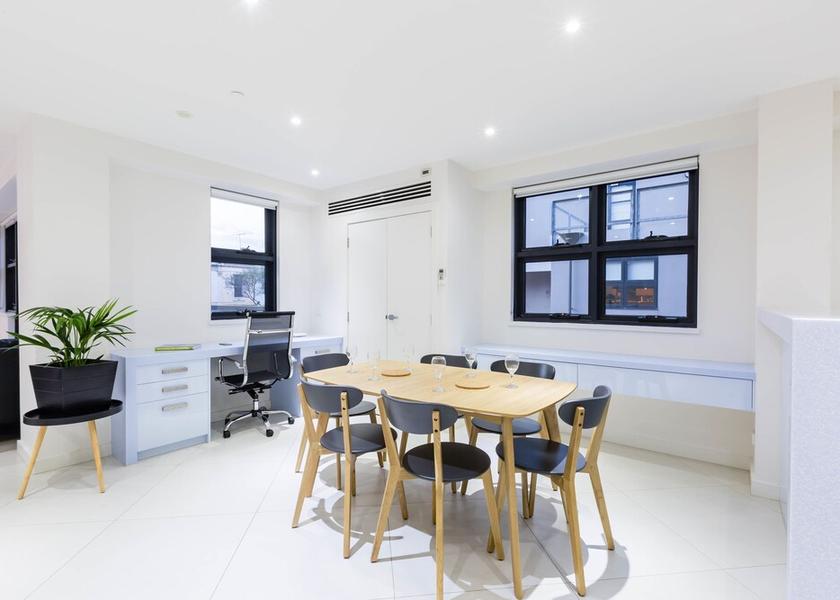 Victoria Port Melbourne In-Room Dining