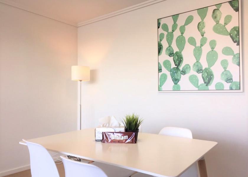 Victoria Melbourne Room