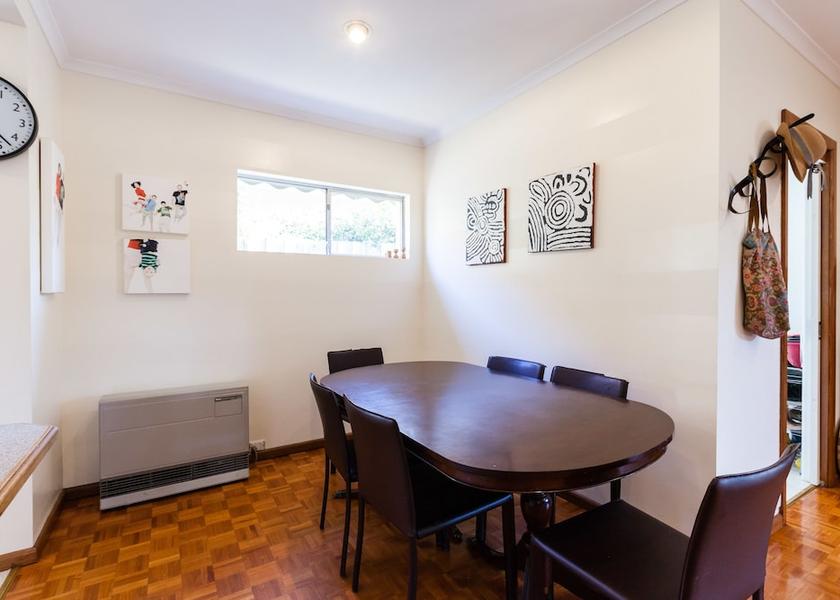 Victoria Melbourne In-Room Dining