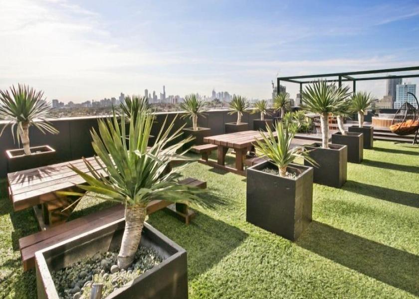 Victoria Melbourne Sundeck