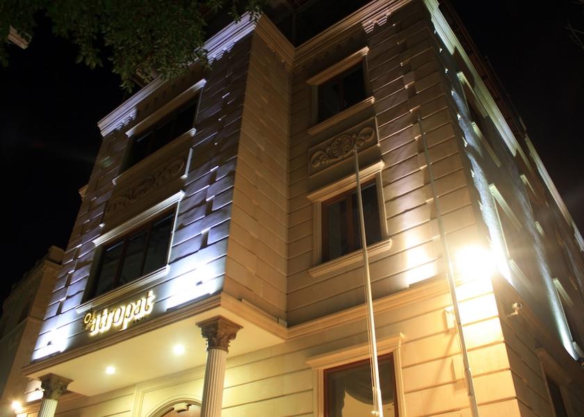  Baku Front of property