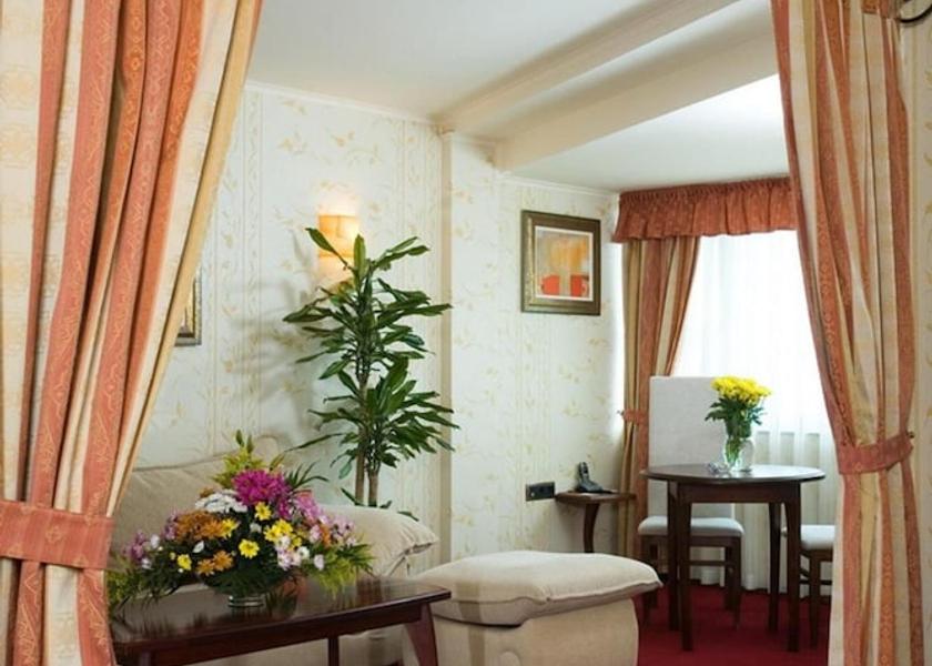  Varna Interior Entrance